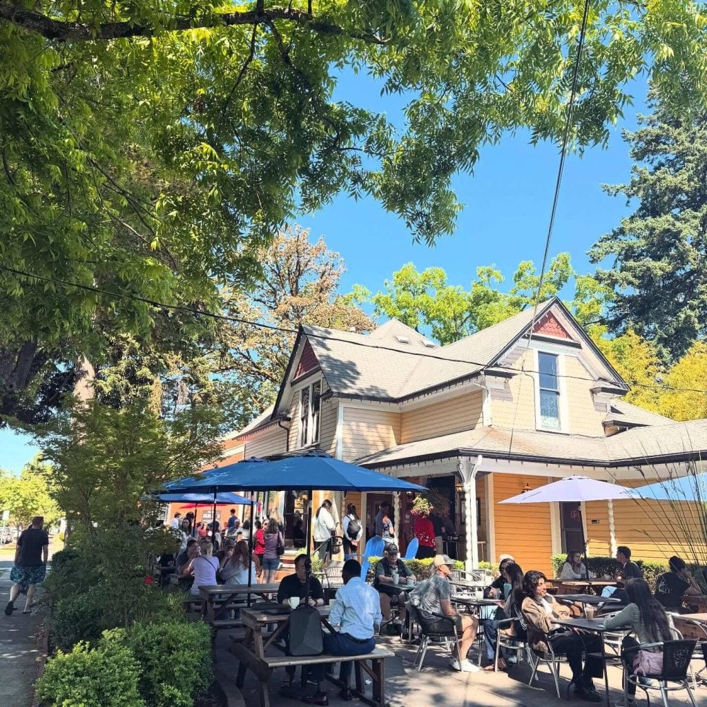 outdoor-dining-vero-eugene